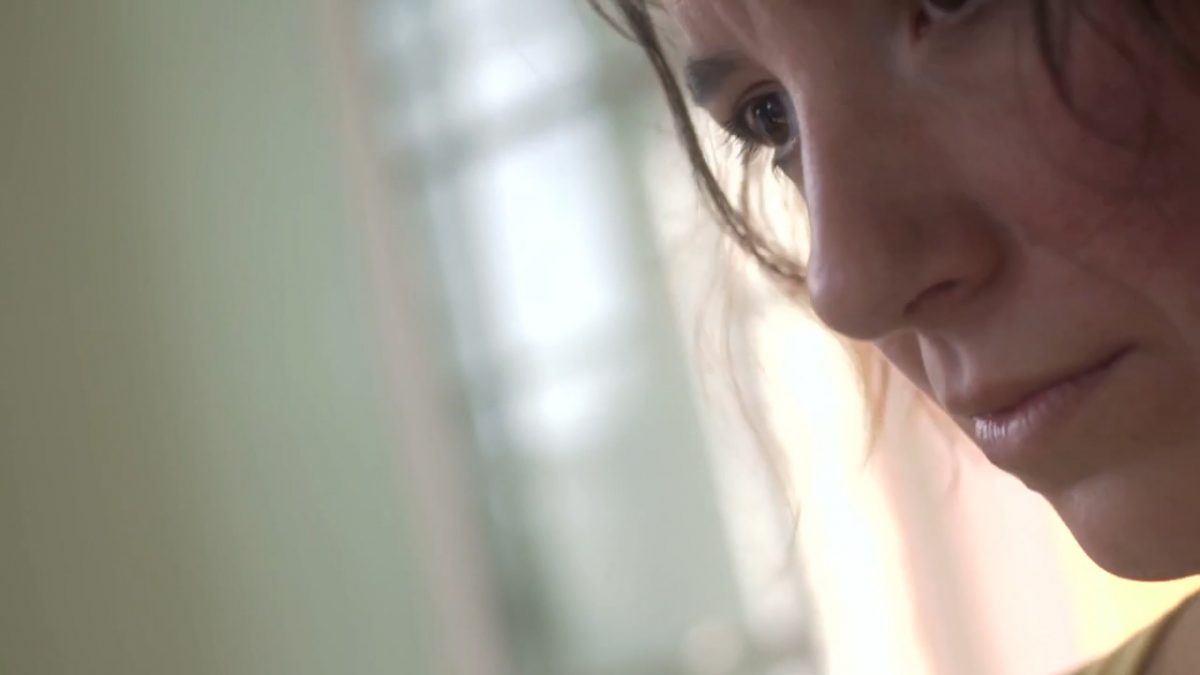 43566995-00_46_30_26-still019